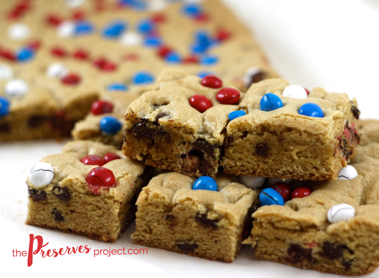 Red, White & Blue M&M Chocolate Chip Cookie Bars | The Preserves Project